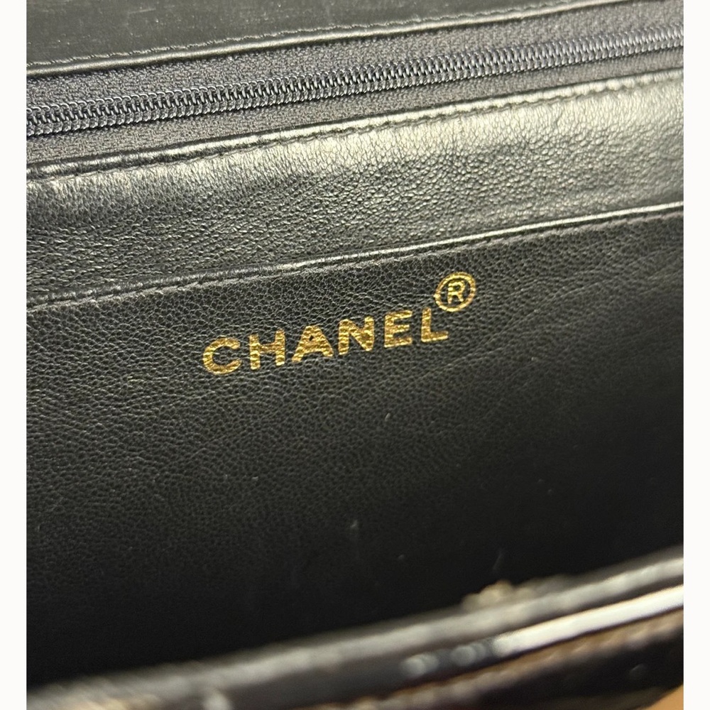 Chanel Vintage Jumbo Patent Shoulder Bag - Picture 10 of 12
